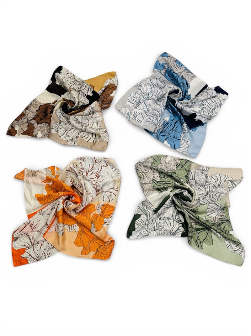 Photoroom_20260217_154116 Carré Imprimé Floral – Élégance Graphique & Esprit Naturel – Image 1