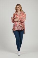 Blouse Grande Taille Imprimé Abstrait Rosé – Élégance Fluide & Esprit Artistique