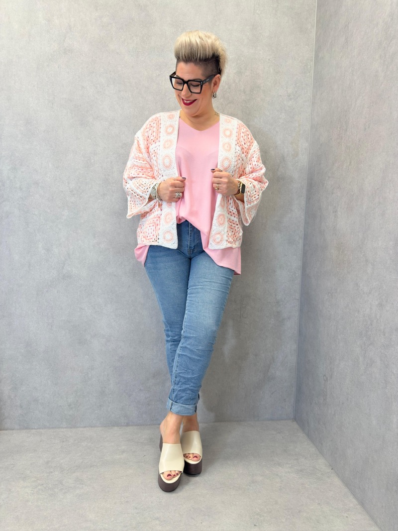 ac945f6a-5cc0-452a-9872-f3db81098211 Veste En Crochet Brodé À Motifs Graphiques – Image 1