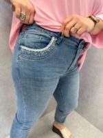 Jean Slim Grande Taille À Détails Brodés – Denim Stretch & Effet Froissé – Image 4