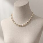 Collier Perlé Élégance Intemporelle À Détails Dorés