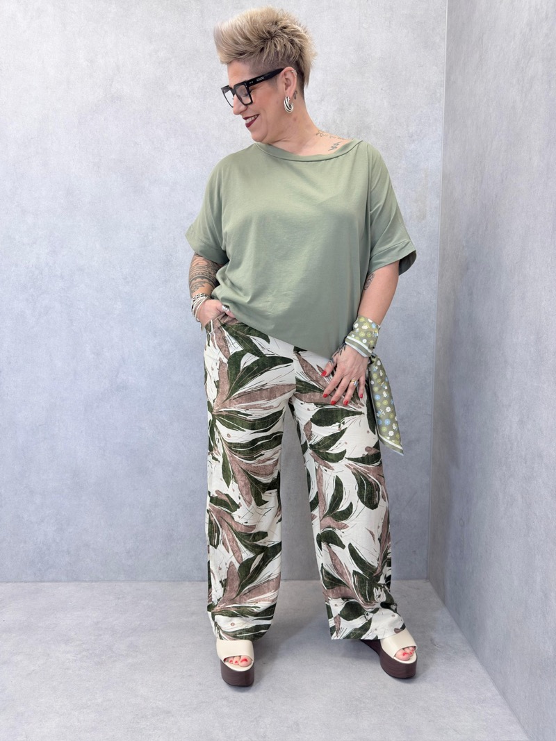 24aa105b-a8bd-43ae-956e-d4b3b3ea7b3e Pantalon Grande Taille Imprimé Feuillage Élégant – Image 1