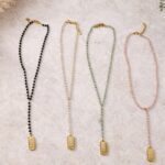 Collier Perles Élégance & Pendentif Doré Gravé