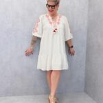 Robe Bohème Brodée – Détails Ethniques & Pompons