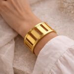 Bracelet Manchette Doré Graphique