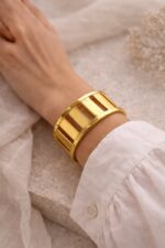 Bracelet Manchette Doré Graphique