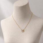 Collier Doré Minimaliste À Pendentif Double Anneau Élégant