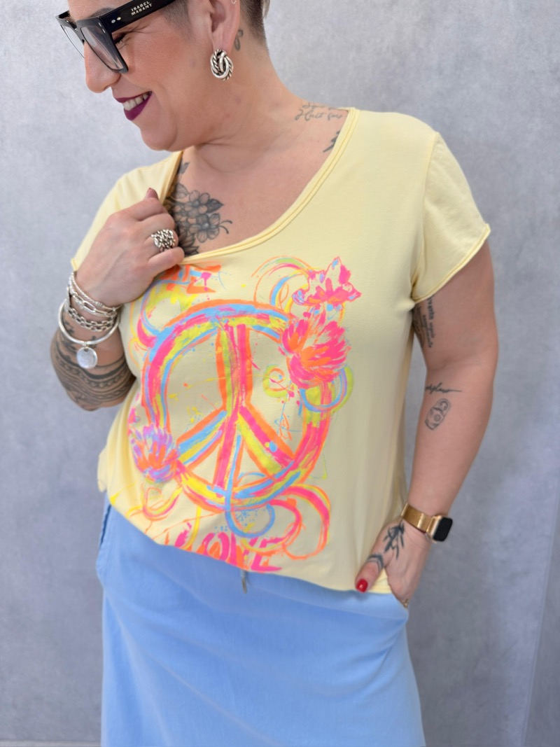 7dd7dd34-0d90-4ecf-ab3d-3b4ea7faa4fd T-shirt Imprimé Peace & Love Multicolore – Esprit Bohème & Estival – Image 1