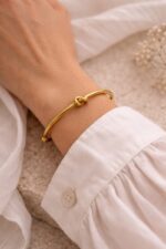 Bracelet Jonc Doré Avec Nœud Minimaliste