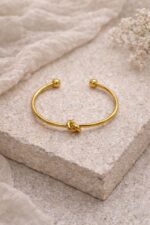 Bracelet Jonc Doré Avec Nœud Minimaliste – Image 2