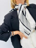Carré Foulard Motif Pois Élégant – Image 5