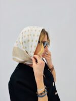 Carré Foulard Motif Pois Élégant – Image 4