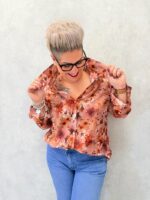 Chemise Fluide Imprimé Floral Terracotta Esprit Élégance Moderne – Image 2