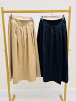 Jupe Midi Élégante À Plis Structurés – Image 2