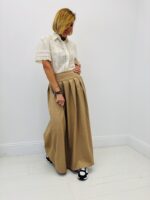 Jupe Midi Élégante À Plis Structurés – Image 3