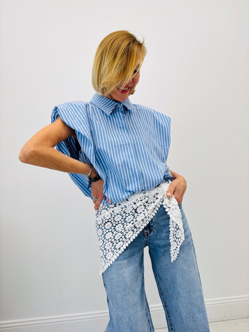 IMG_2720 Chemise Débardeur Rayée À Épaules Structurées – Image 1