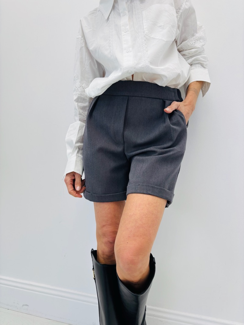 IMG_2891 Short Tailleur Coupe Droite - Marque EMA Blue’s – Image 1