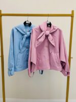 Veste / Trench Court À Capuche Avec Nœud – Image 2