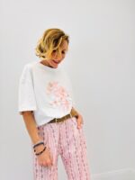 T-Shirt Oversize Imprimé Floral Relief Esprit Artistique – Image 4