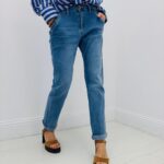 Jean Coupe Droite Délavé Esprit Casual Chic Moderne