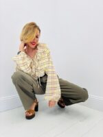 Blouse À Carreaux Fluide À Volants – Image 3