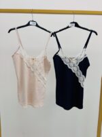 Débardeur Satiné À Dentelle Croisée Esprit Féminin Élégant – Image 2