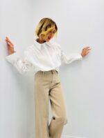 Chemise Pincée Aux Épaules Coupe Élégante En Coton Structuré – Image 3