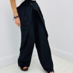 Pantalon Rayé Coupe Fluide Taille Haute Élégance Structurée