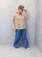 Chemise Imprimée Visages Illustrés Esprit Arty Chic – Image 3