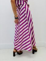 Jupe Rayée Satinée Coupe Fluide Élégance Moderne - ACOLYTES – Image 2