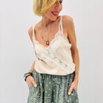 Débardeur Satiné À Dentelle Croisée Esprit Féminin Élégant