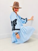 Robe Courte Rayée En Coton Avec Broderies Contrastées – Image 7