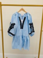 Robe Courte Rayée En Coton Avec Broderies Contrastées – Image 2