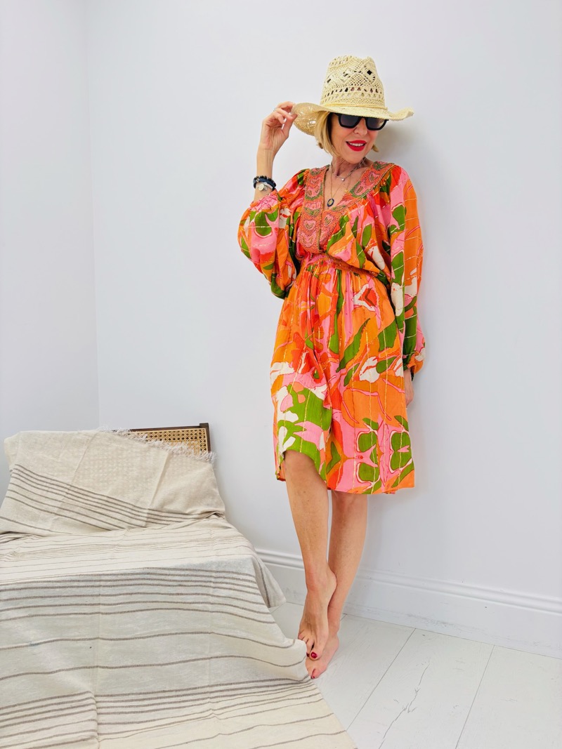 IMG_7188 Robe Bohème Fluide À Imprimé Tropical Et Broderies Artisanales - Marque GOLD&SILVER – Image 1