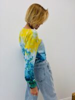Pull Maille Artistique Dégradé Floral Jaune & Bleu Col V – Image 3