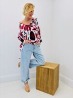 Pull Maille Fluide À Col V Imprimé Feuillage Graphique Rouge Et Noir – Image 3