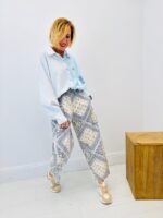 Chemise Patchwork En Coton À Détails Graphiques Contemporains – Image 4