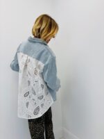 Chemise Denim À Détail Dentelle Esprit Casual Chic – Image 3