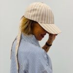 Casquette Rayée Élégante Avec Nœud Arrière
