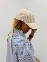 Casquette Rayée Élégante Avec Nœud Arrière