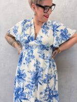 Robe Longue Grande Taille Imprimé Floral Bleu Élégant – Image 3