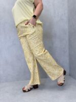 Pantalon Grande Taille Imprimé Fleuri – Coupe Fluide & Détails Boutonnés – Image 4
