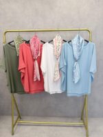 T-Shirt Grande Taille Avec Écharpe Imprimée Amovible – Image 2