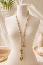 Sautoir perles et pendentifs - Marque INCONNUE