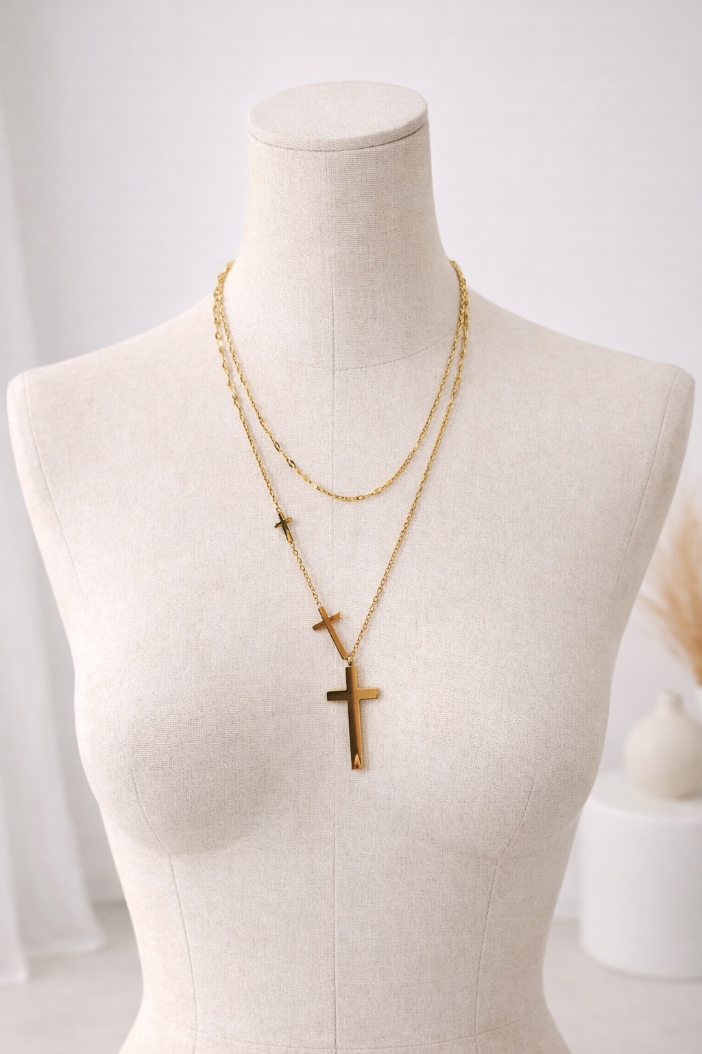 2574CF70-2304-49D4-8ECF-950DD55ED259 Collier croix doré – Image 1