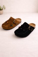 Sabots frangés en daim