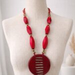 Collier rouge élégant