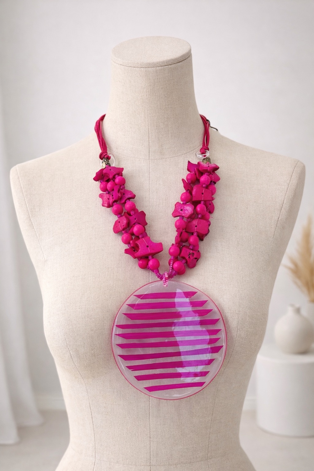 725ED607-98C0-4C96-BD98-D84E9AF2527C Collier Perles Roses – Image 1