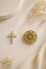 Lot Des 2 Broches élégante dorée