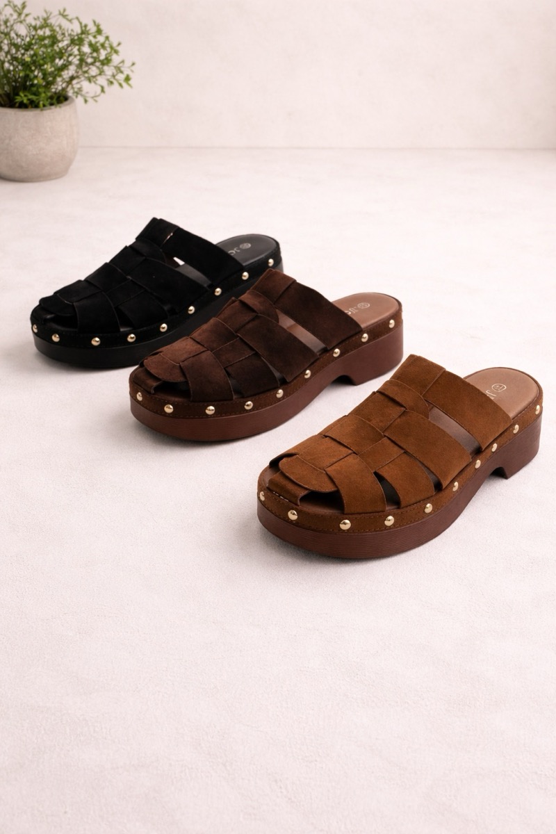 E8609F60-9051-4220-A286-51DF95159AC2 Sabots – Image 1